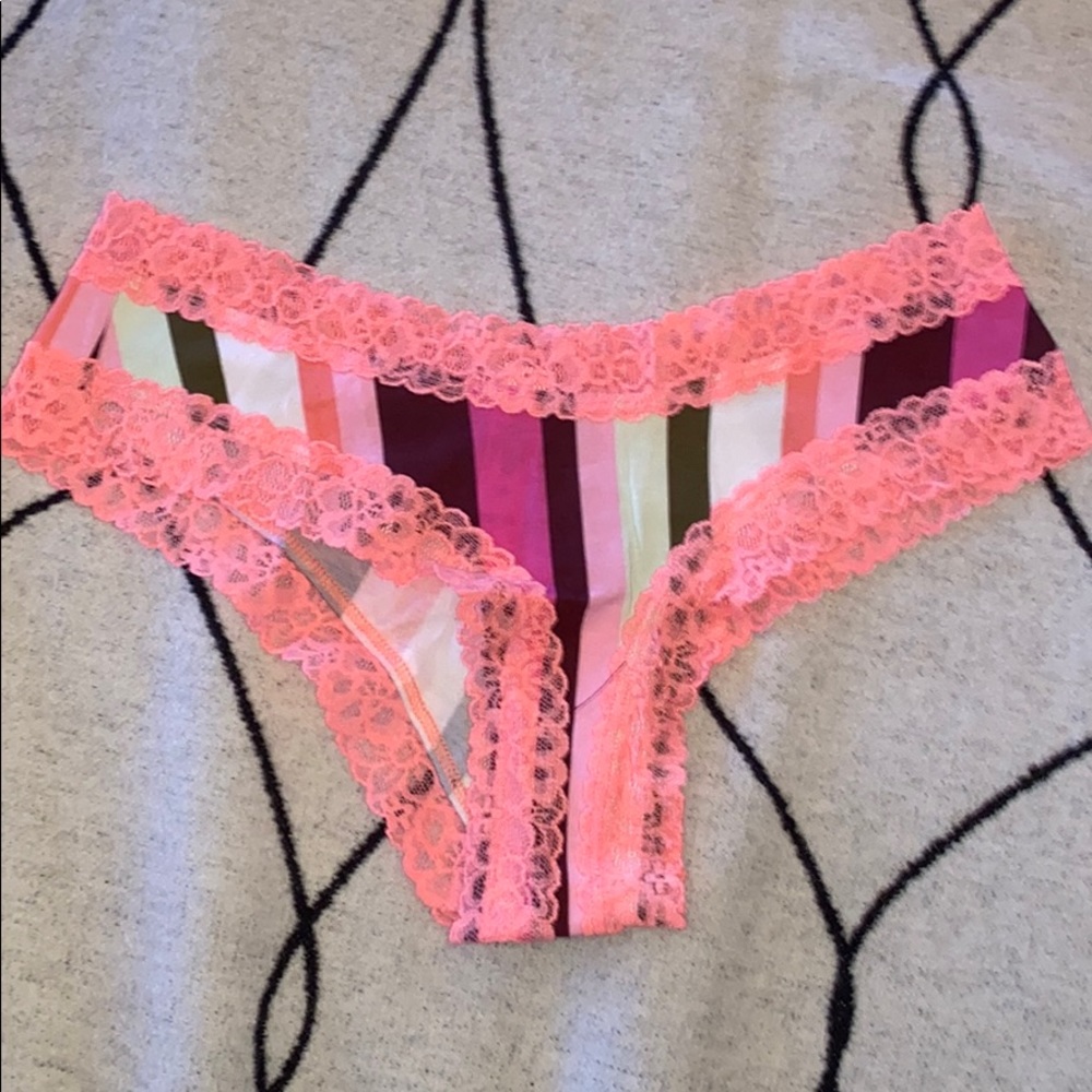 NWT cheeky with lace trim panty pink stripe